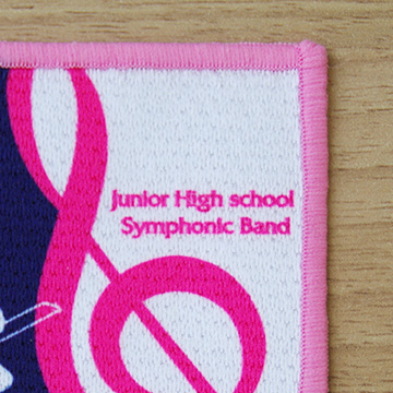 当社プリントワッペンの場合、細かい線や文字も綺麗に再現可能です。