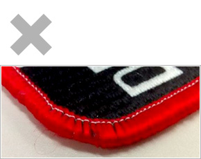 ワッペンのロック加工:一般的なロック用の糸。糸が太い為、ワッペンが締まらず隙間が目立ちます。